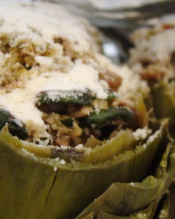 Alcachofa confitada con yema curada y papada ibérica