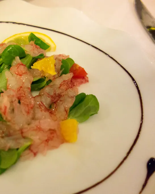 Carpaccio de gamba roja con cítricos e hinojo
